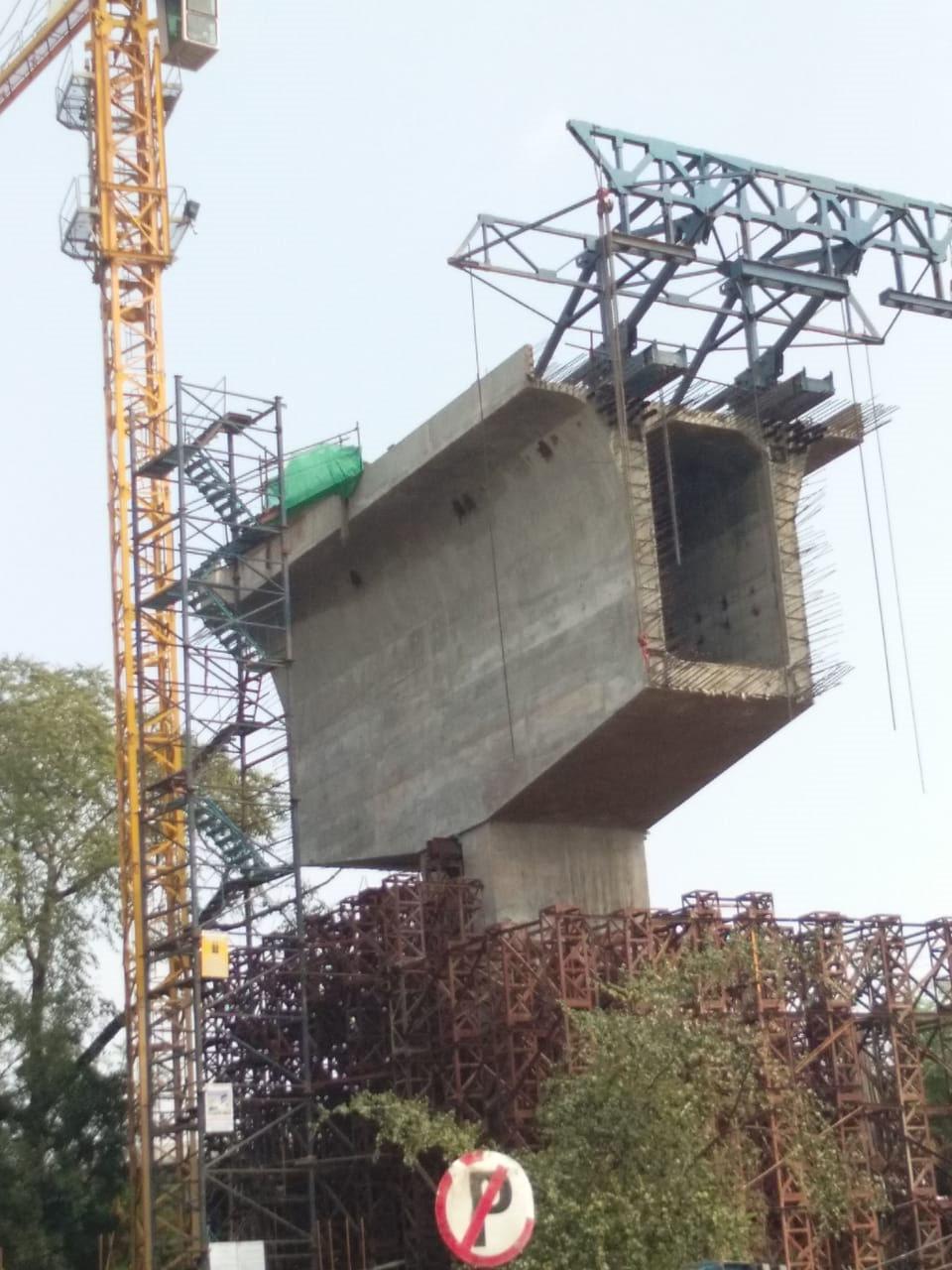 HAMMER HEAD & FORM TRAVELER